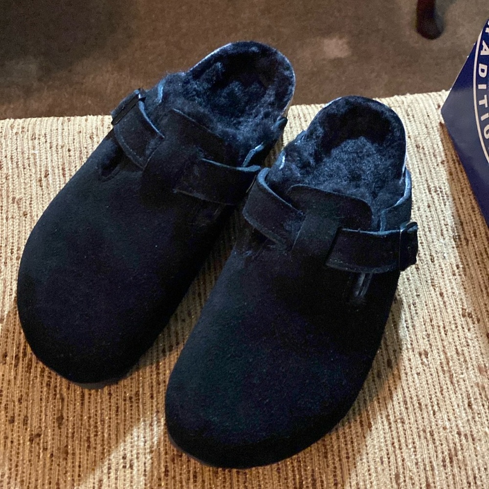 Ladies Birkenstock Boston VL/Shearling size 38 narrow in Black. No box anymore.